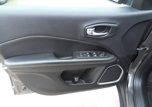 Jeep Compass cena 79900 przebieg: 78000, rok produkcji 2018 z Wołomin małe 326